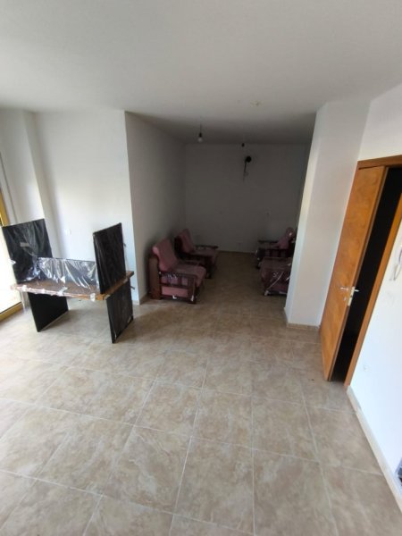 Tirane, jepet me qera zyre Kati 1, 139 m² 1.600 € (Rruga Ukraina e Lire)