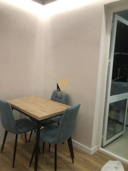 Tirane, jepet me qera apartament 1+1+Ballkon Kati 5, 65 m² 650 € (MINE PEZA)