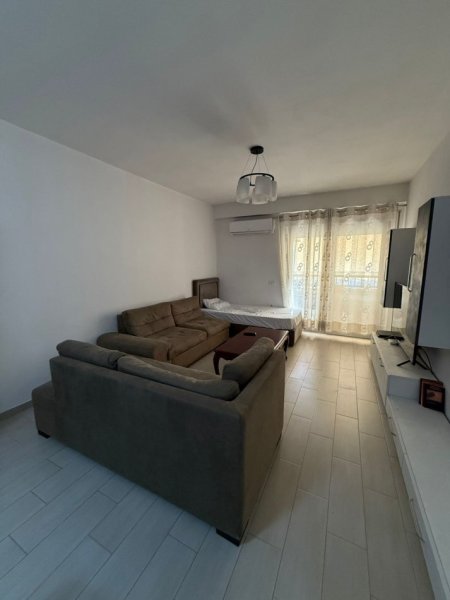 Tirane, jepet me qera apartament 1+1+Ballkon Kati 6, 600 € (Komuna e Parisit)