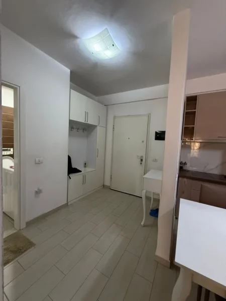 Tirane, jepet me qera apartament 1+1+Ballkon Kati 6, 600 € (Komuna e Parisit)