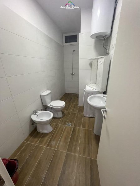 Tirane, jepet me qera apartament 2+1 Kati 6, 78 m² 500 € (PRANE BLACK STONE)