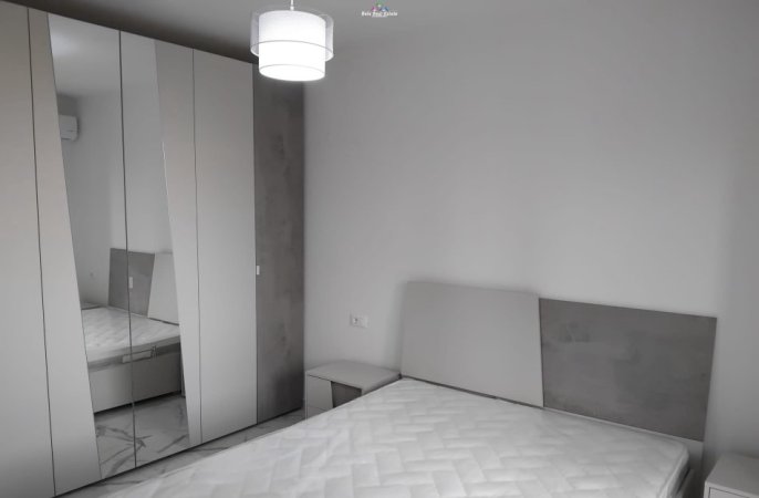 Tirane, jepet me qera apartament 2+1 Kati 4, 100 m² 500 € (PRNE BRRYLIT)