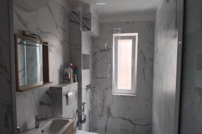 Tirane, jepet me qera apartament 2+1 Kati 4, 100 m² 500 € (PRNE BRRYLIT)