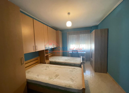 Tirane, shitet apartament 2+1+Ballkon Kati 4, 98 m² 183.000 € (Rruga e Kavajes)