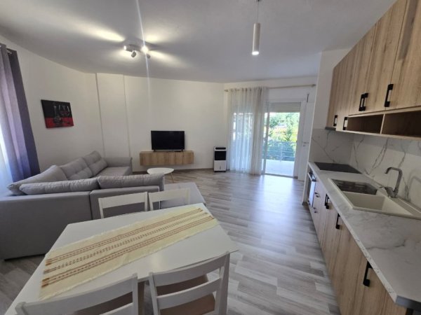 Tirane, shitet apartament 1+1+Aneks+Ballkon Kati 2, 82 m² 98.000 € (fresku)