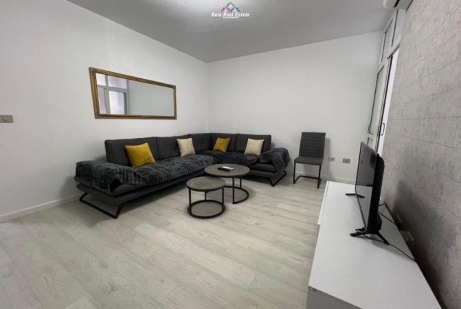 Shqiperi, jepet me qera apartament 1+1 Kati 3, 70 m² 650 € (PRANE LULISHTES)