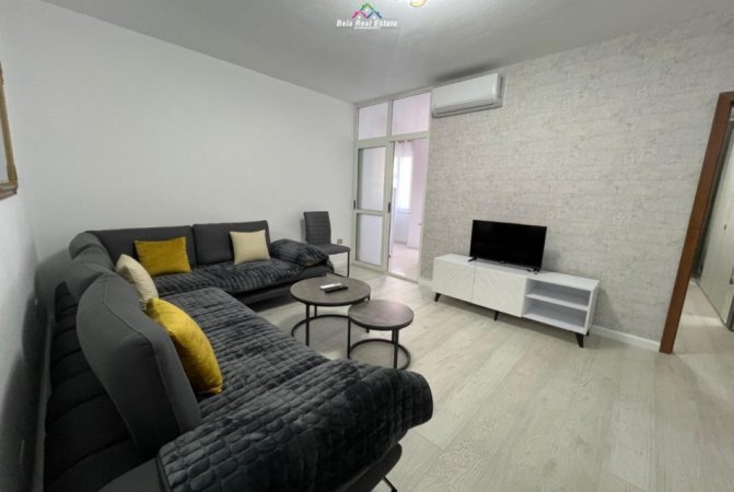 Shqiperi, jepet me qera apartament 1+1 Kati 3, 70 m² 650 € (PRANE LULISHTES)