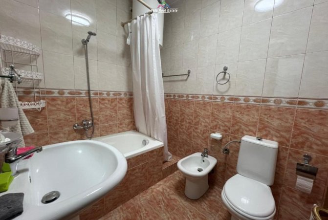 Shqiperi, jepet me qera apartament 1+1 Kati 3, 70 m² 650 € (PRANE LULISHTES)