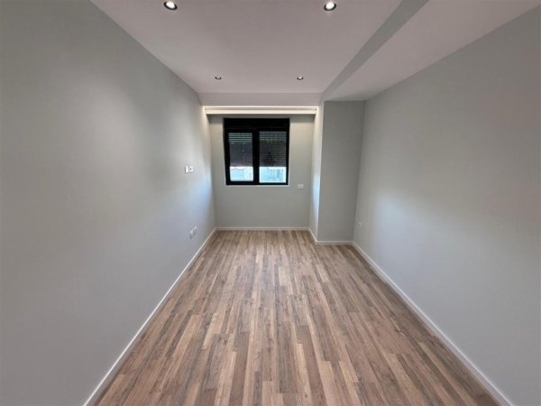 Tirane, shitet apartament 3+1+Ballkon Kati 8, 149 m² 311.175 € (URBAN GATE)