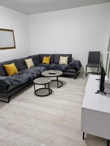 Tirane, jepet me qera apartament 1+1+Aneks+Ballkon Kati 3, 64 m² 650 € (komuna e parisit)