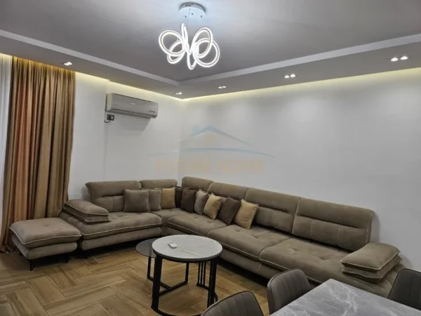Tirane, jepet me qera apartament 2+1 Kati 4, 94 m² 800 € (21 Dhjetori)