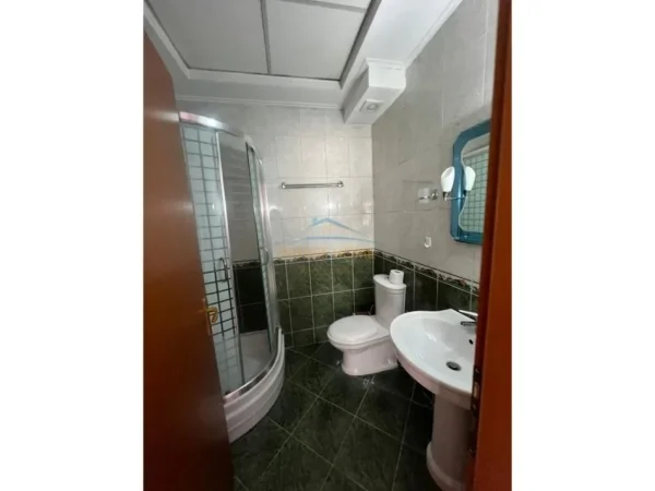 Tirane, jepet me qera apartament 2+1 Kati 2, 114 m² 630 € (Don Bosko)