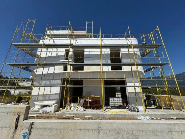 Tirane, shitet Vile 4+1 Kati 2, 828 m² 590.000 € (Farke)
