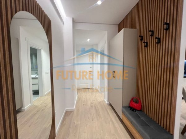 Tirane, jepet me qera apartament 2+1 Kati 3, 124 m² 1.100 € (Zogu i Zi)