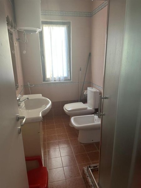 Tirane, jepet me qera apartament 2+1 Kati 3, 80 m² 700 € (RRUGA KOSOVAREVE)