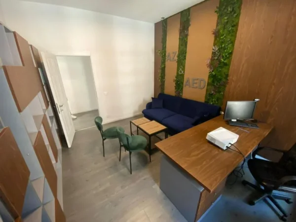 Tirane, jepet me qera 2+1+Ballkon Kati 4, 133 m² 950 € (Rruga e Kavajes)