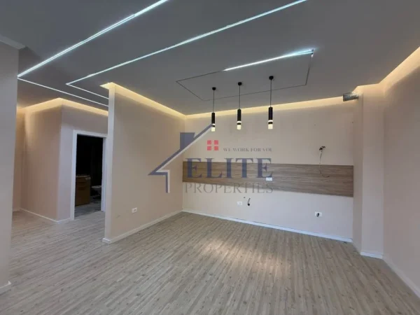 Tirane, jepet me qera apartament 2+1+Ballkon Kati 3, 120 m² 800 € (Ish Fusha e Aviacionit)