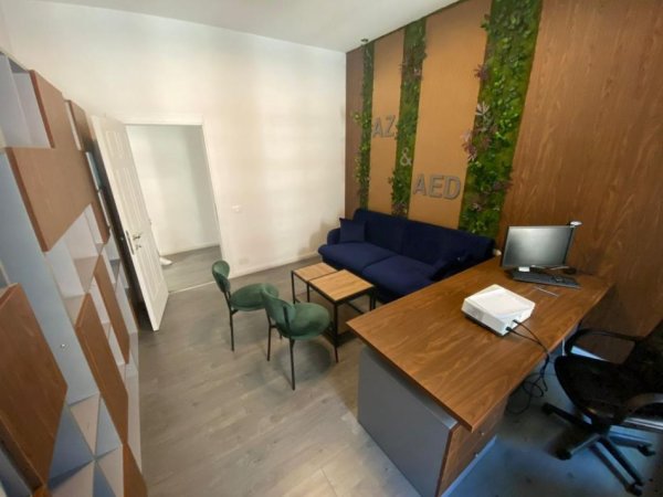 Tirane, jepet me qera 2+1+Ballkon Kati 4, 133 m² 950 € (Rruga e Kavajes)