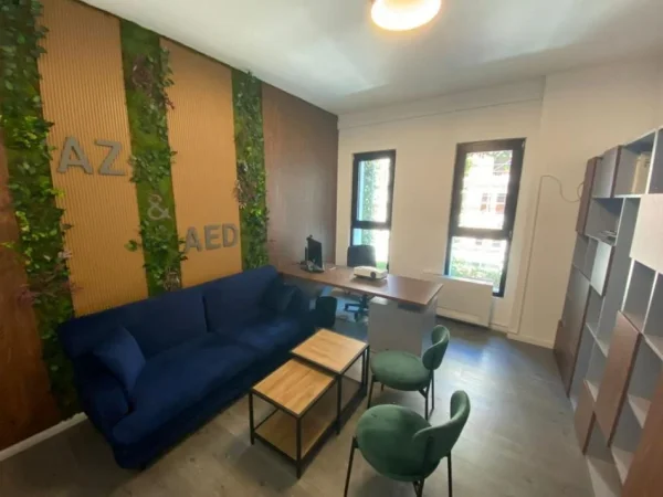 Tirane, jepet me qera 2+1+Ballkon Kati 4, 133 m² 950 € (Rruga e Kavajes)