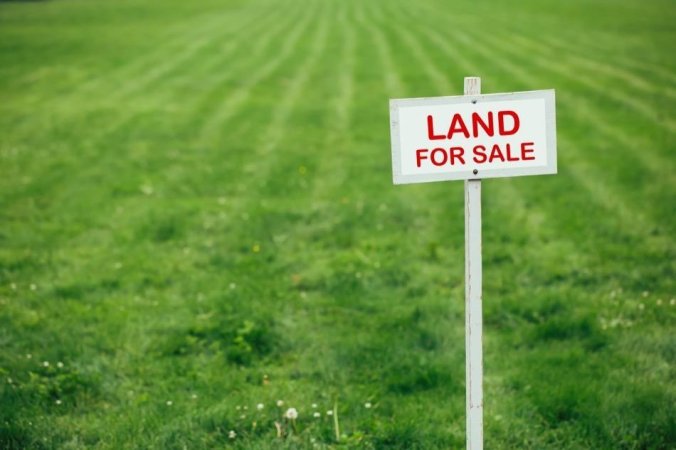 Tirane, shitet toke , 3.000 m² 1.000.000 € (Prane Top Channel, Mezez)
