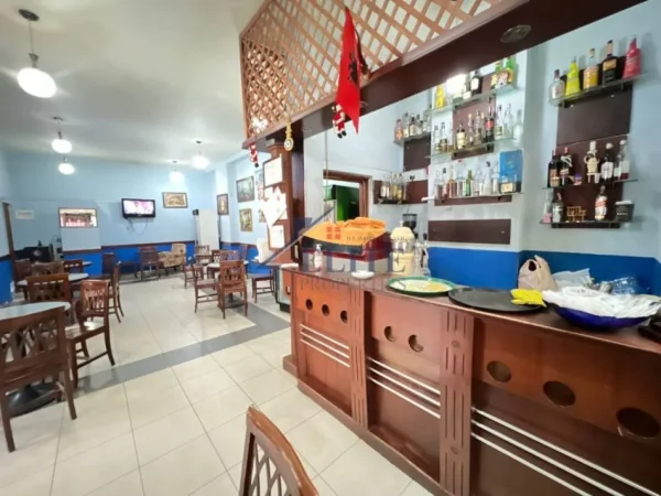 Tirane, jepet me qera lokal Kati 0, 65 m² 630 € 