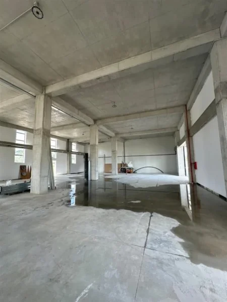 Tirane, jepet me qera magazine Kati 0, 800 m² 4.800 € (mezez)