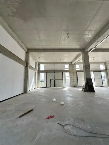 Tirane, jepet me qera magazine Kati 0, 800 m² 4.800 € (mezez)