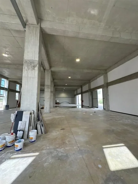 Tirane, jepet me qera magazine Kati 0, 800 m² 4.800 € (mezez)