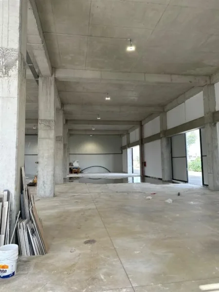 Tirane, jepet me qera magazine Kati 0, 800 m² 4.800 € (mezez)