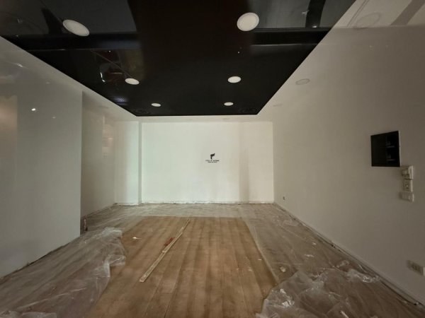Tirane, jepet me qera dyqan Kati 3, 35 m² 800 € (RRUGA ELBASANIT)