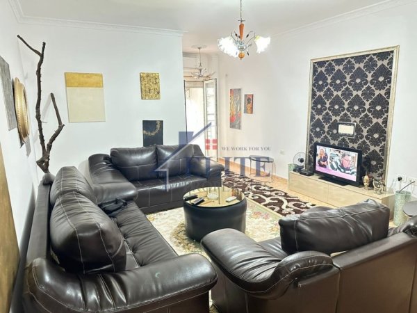 Tirane, jepet me qera apartament 2+1+Ballkon Kati 3, 115 m² 730 € 