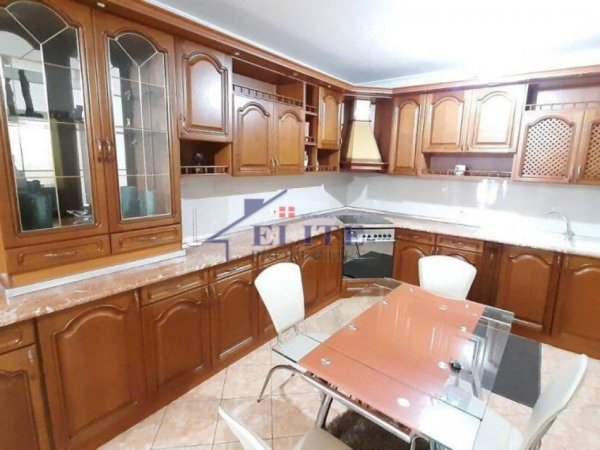 Tirane, jepet me qera apartament 2+1+Ballkon Kati 3, 115 m² 730 € 