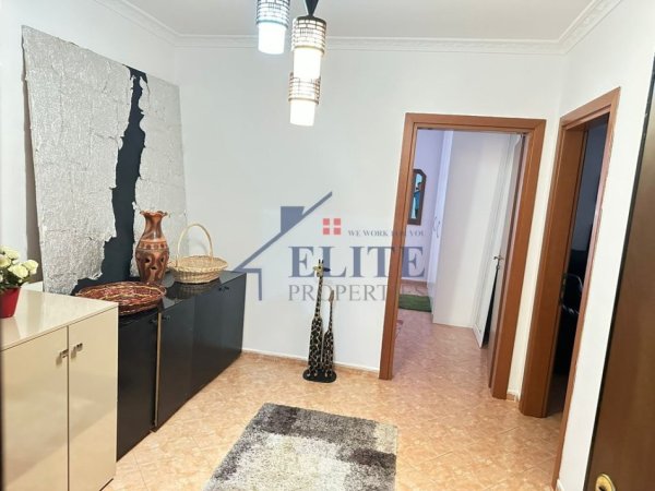Tirane, jepet me qera apartament 2+1+Ballkon Kati 3, 115 m² 730 € 