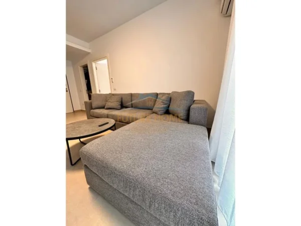 Tirane, jepet me qera apartament 1+1+Ballkon Kati 6, 75 m² 850 € (Myslym Shyri)