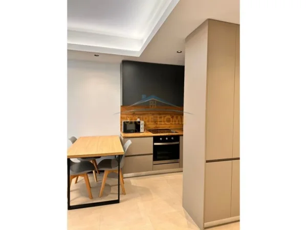 Tirane, jepet me qera apartament 2+1 Kati 6, 75 m² 850 € (Myslym Shyri)