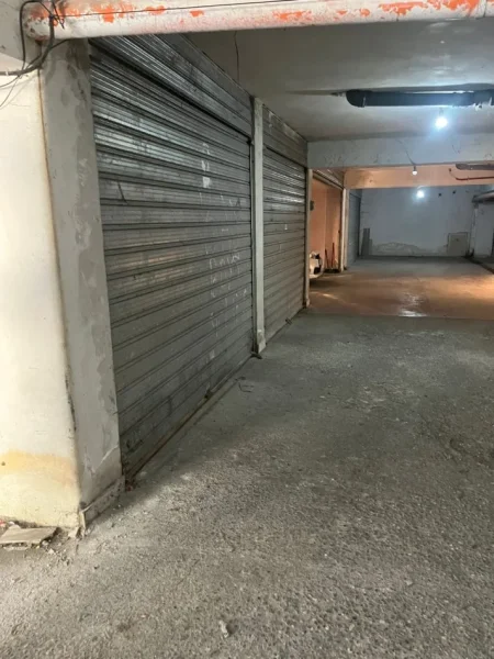 Tirane, shitet ambjent biznesi , 