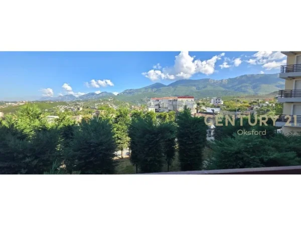 Tirane, jepet me qera apartament 2+1 Kati 1, 128 m² 750 € (Liqeni Farkes)