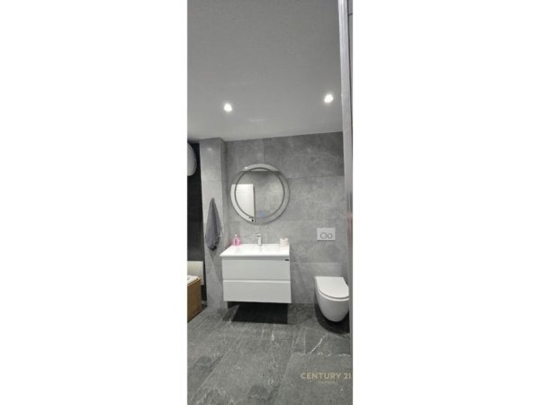 Tirane, jepet me qera apartament 2+1 Kati 1, 128 m² 750 € (Liqeni Farkes)