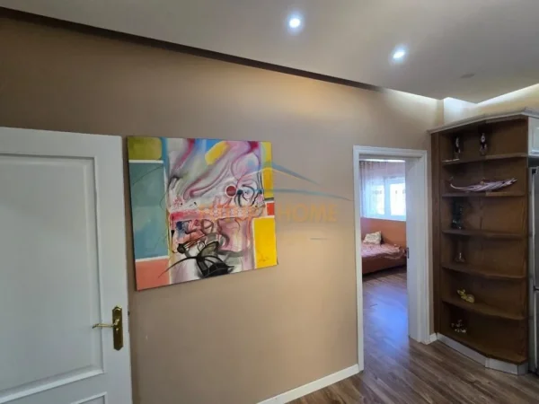 Tirane, jepet me qera apartament 2+1+Ballkon Kati 4, 99 m² 700 € (Rruga Dritan Hoxha)