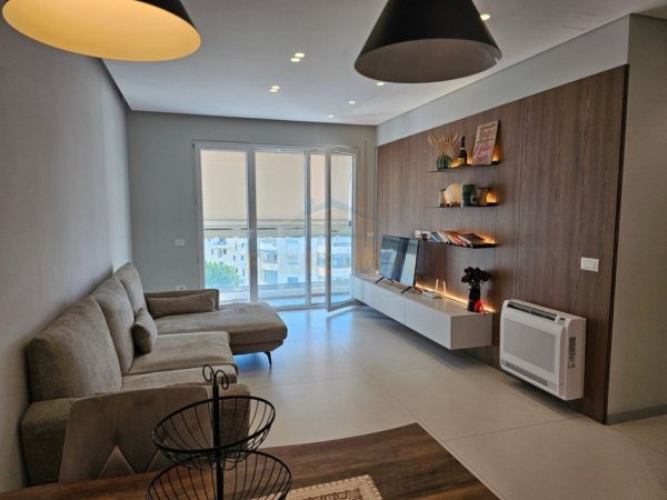 Tirane, jepet me qera apartament 2+1+Ballkon Kati 6, 100 m² 700 € (Don Bosko)