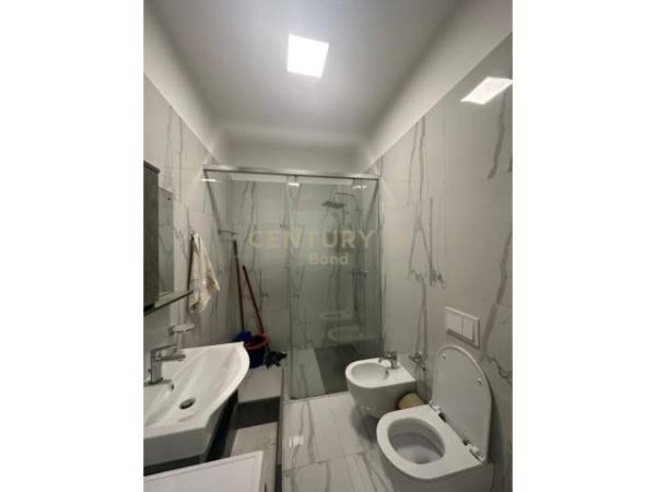 Tirane, jepet me qera apartament 1+1+A+BLK Kati 5, 68 m² 600 Euro (Komuna e Parisit,KIKA 2 !)