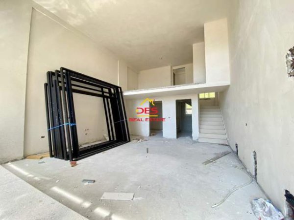 Vlore, shitet apartament duplex Dublex Kati 2, 100 m² 155.000 Euro (Rruga Aleksander Moisiu)