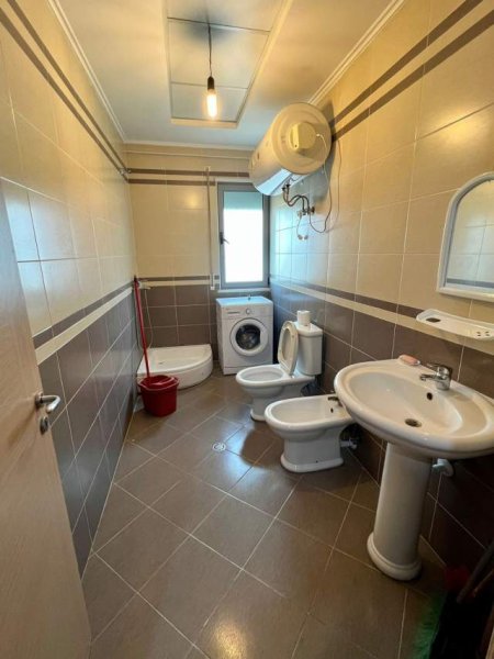 Tirane, jepet me qera apartament 1+1+BLK Kati 2, 65 m² 35.000 Leke (Rruga 5 Maji)