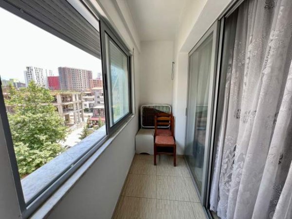 Tirane, jepet me qera apartament 1+1+BLK Kati 2, 65 m² 35.000 Leke (Rruga 5 Maji)