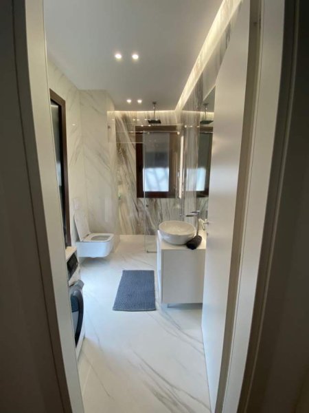 Tirane, jepet me qera Penthouse 2+1+A+BLK Kati 9, 164 m² 1.800 Euro (Rruga e Barrikadave)