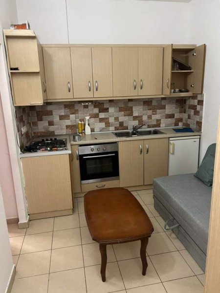 Tirane, jepet me qera apartament 1+1+BLK Kati 0, 60 m² 29.000 Leke (Rruga Hamdi Sina)