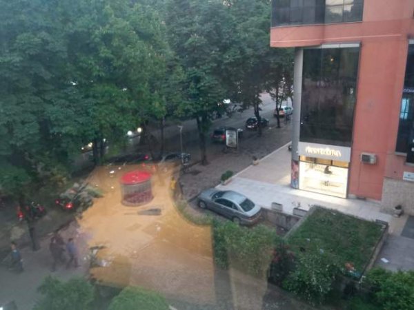 Tirane, jepet me qera zyre Kati 3, 55 m² 700 Euro (Rruga Sami Frasheri)