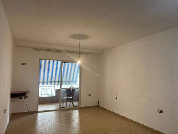 Tirane, shitet apartament 1+1+BLK Kati 3, 80 m² 128.000 Euro (Rruga Robert Shvarc)