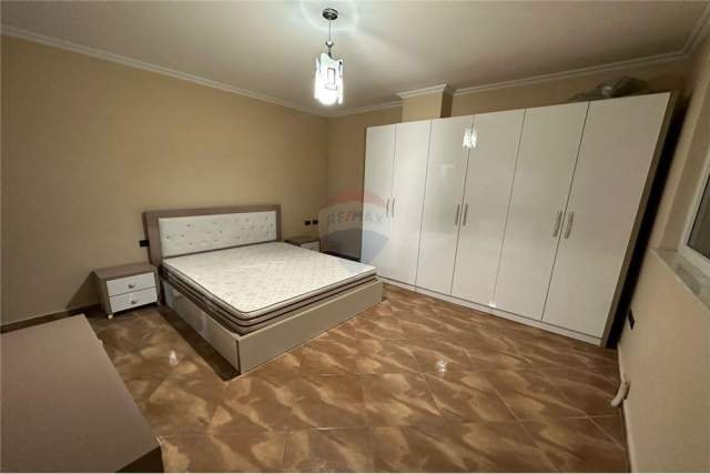 Tirane, jepet me qera apartament 2+1+BLK Kati 4, 90 m² 400 Euro