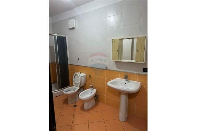 Tirane, jepet me qera apartament 2+1+BLK Kati 4, 90 m² 400 Euro